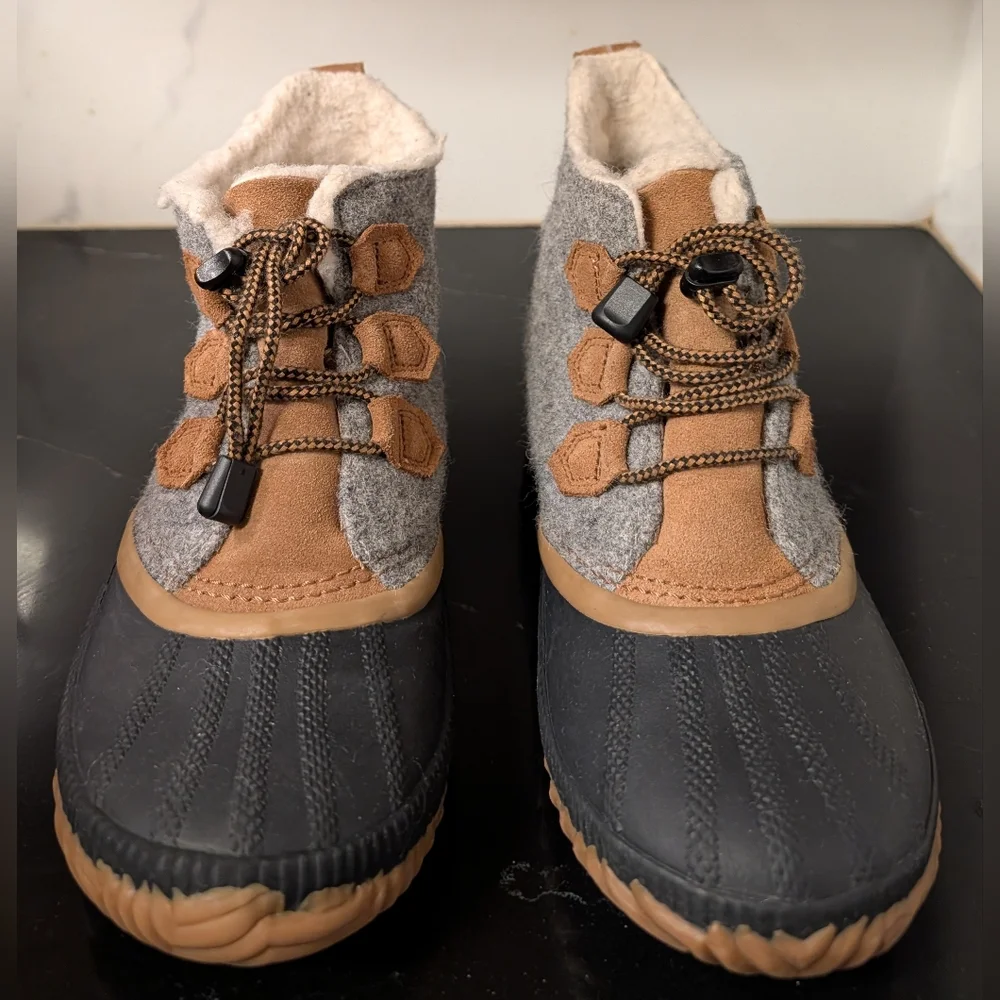 Sorel Youth Unisex Out N About Plus Boots Size 7 Used Excellent